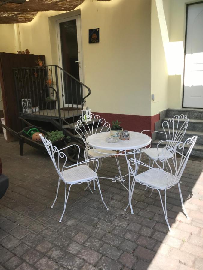 B&B La Sciguetta Magenta Exterior photo